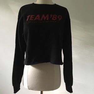Black vintage crew neck    lightly used never worn